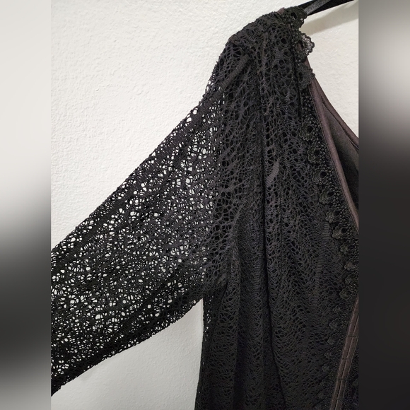 Lace dress - Picture 6 of 7